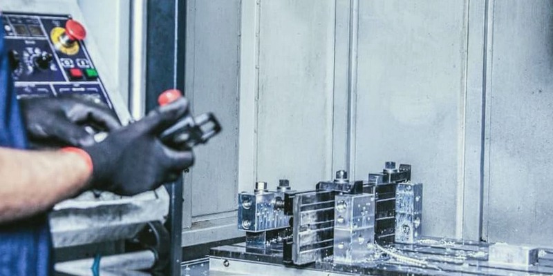 Centros CNC automatizados que impulsan la producción industrial en Pamplona